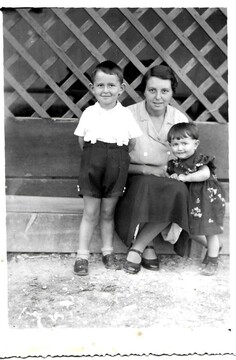 Mama Frančiška  Karuza  Slivar z Albertom in Emo